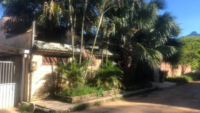 Casa com 2 quartos, 3 banheiros e 3 vagas de garagem