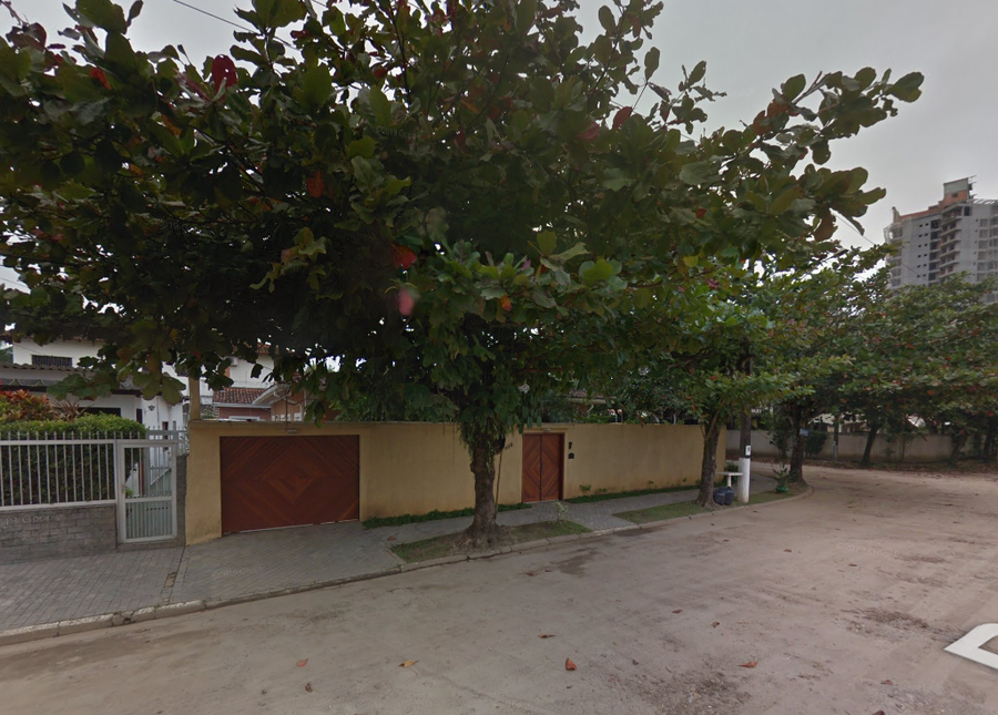 Casa com 4 Quartos, Piscina e Ampla Área Gourmet em Guarujá/SP