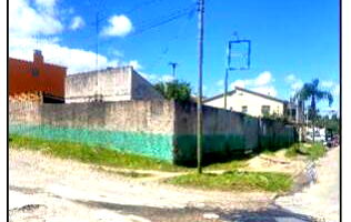 Terreno com 420m² e construção precária de 35m²