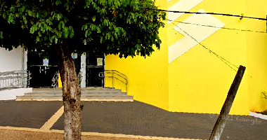 Prédio Comercial com 739m² de área ocupada e estacionamento, locado