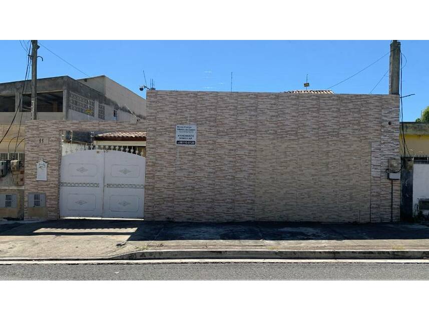 Casa em leilão com 2 vagas e 140m² construída