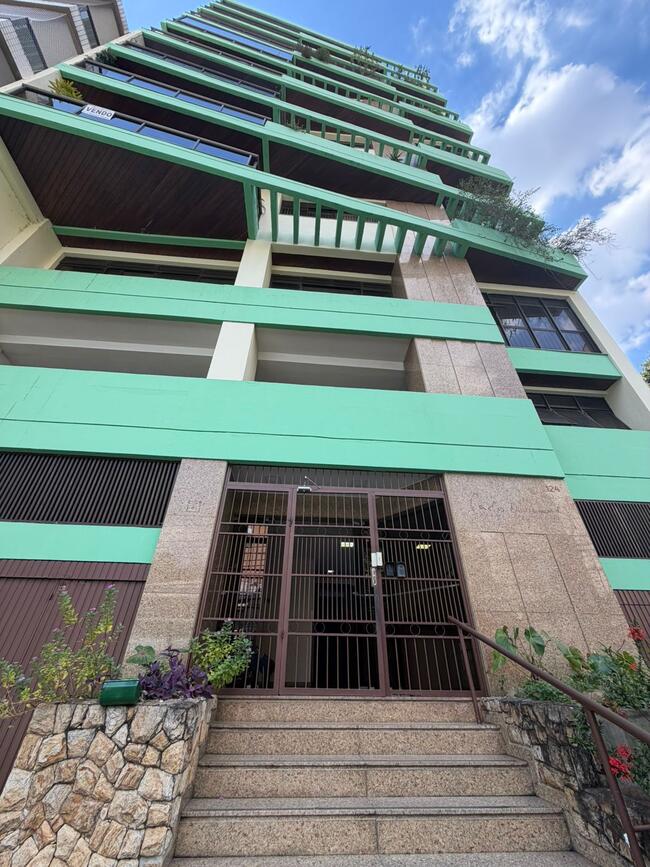 Apartamento com 4 quartos, 2 suítes, sala ampla e 3 vagas