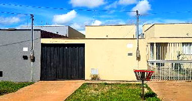 Casa com 2 quartos, varanda, área construída 63,22 m², terreno 181,5 m²