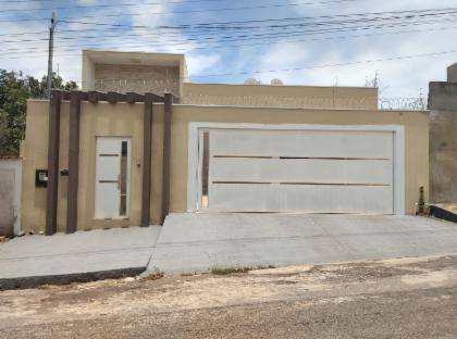 Casa espaçosa com 3 quartos e 2 banheiros em Barra do Garças/MT