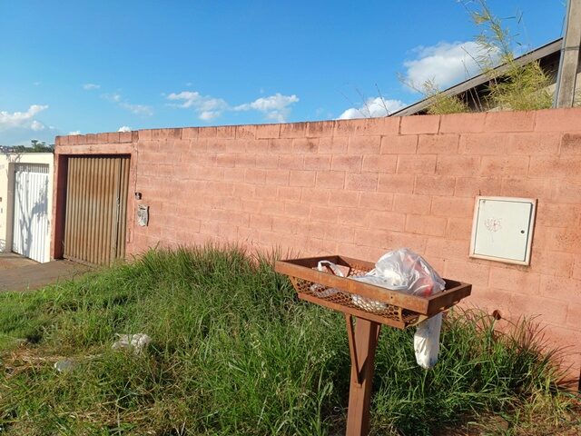 Terreno com casa residencial 300m² - Lote 068