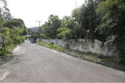 Amplo Lote de Terreno com Galpões em Porto Vitória - PR