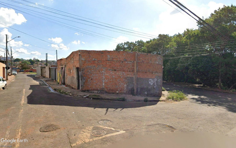 Terreno com área construída de 150m² em Londrina - PR
