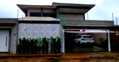 Casa na Asa Sul com 478,21 m² e matrícula regularizada