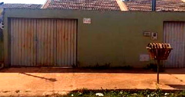 Casa com 2 quartos, 1 banheiro, varanda e área de serviço, 72m² construída