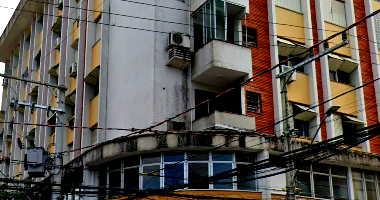 Apartamento adaptado para sala comercial com 1 BWC