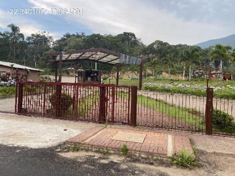 Terreno em Teresópolis com 442,79m²