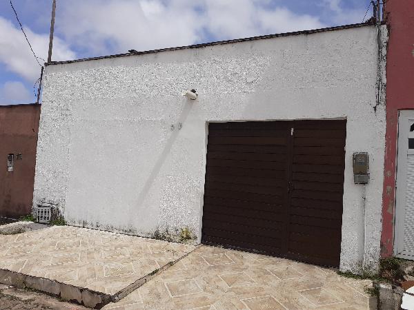 Casa com 80,96m², 3 quartos, 1 banheiro, sala e cozinha