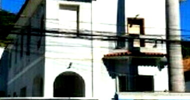 Casa com 422m² construídos, 517m² de terreno, ocupada