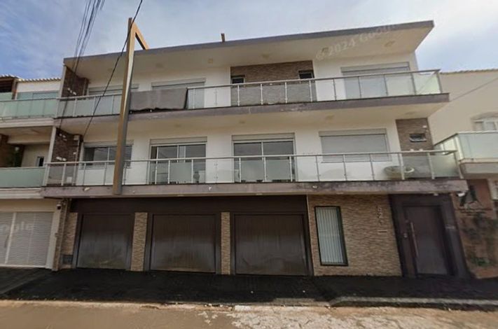 Sobrado com 488m², 4 quartos, 3 banheiros
