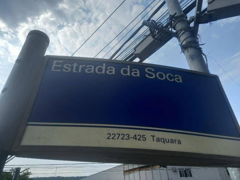 Casa Ocupada com 4 Quartos e 420m² de Área Construída