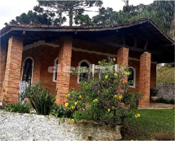 Chácara com piscina e churrasqueira em Itapecerica da Serra