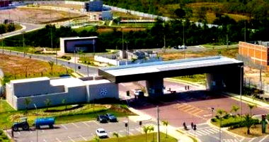 Lote de Esquina em Condomínio Fechado com 228,58m²