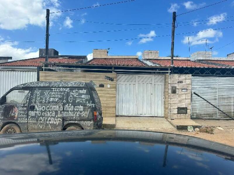 Casa com 2 Quartos, 70m² e Terraço em Santa Rita/PB