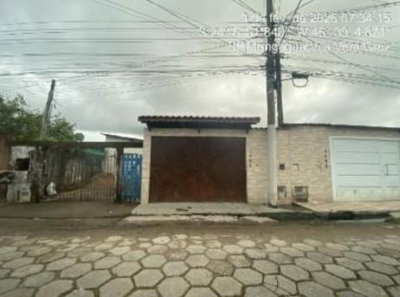Casa com 64m² construídos, 225m² de terreno, ocupada