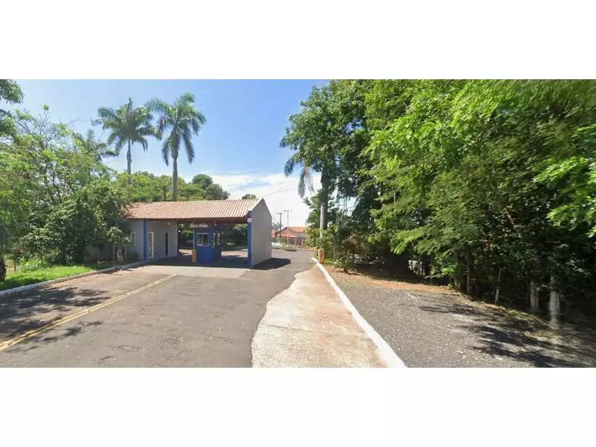 Casa em Leilão com 500m² de Terreno e 235m² Construída