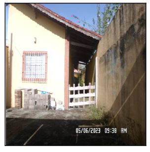 Casa com 2 Quartos e Área de Serviço em Mongaguá