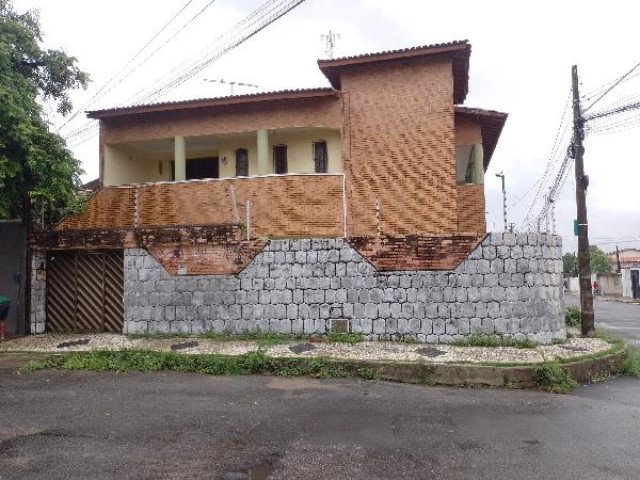 Casa com 4 quartos, 270m², área privativa e terreno, em Fortaleza