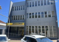 Prédio Comercial com 2 pavimentos e estacionamento, locado