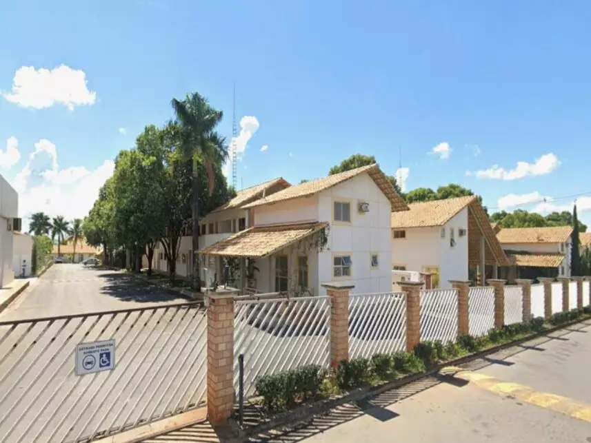 Casa com 2 quartos, 3 banheiros e 3 vagas em Caldas Novas