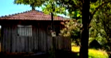 Casa e Barracão em Madeira com 750m² de Terreno