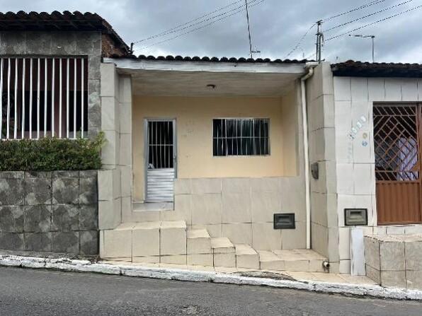 Casa com 2 quartos, 2 banheiros e 66m² área privativa