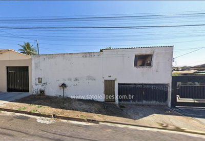 Casa ocupada com 195,24 m² de área construída