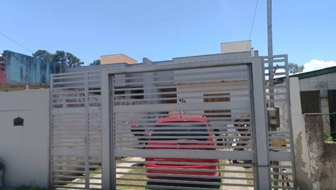 Casa em Condomínio com 3 quartos, 1 banheiro e 1 vaga de garagem