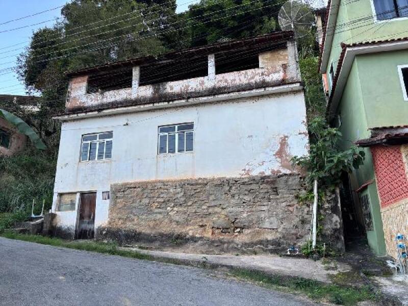 Casa com 54,82m² em Além Paraíba - MG