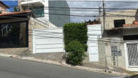Casa com 55m² construídos, 217m² de terreno, ocupada