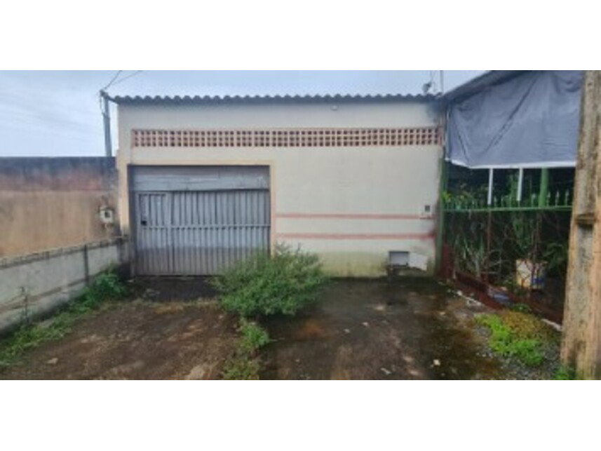 Casa em leilão com 90,60m² de área construída