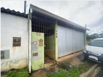 Casa com 3 quartos, 2 banheiros e 160m² construída, ocupada