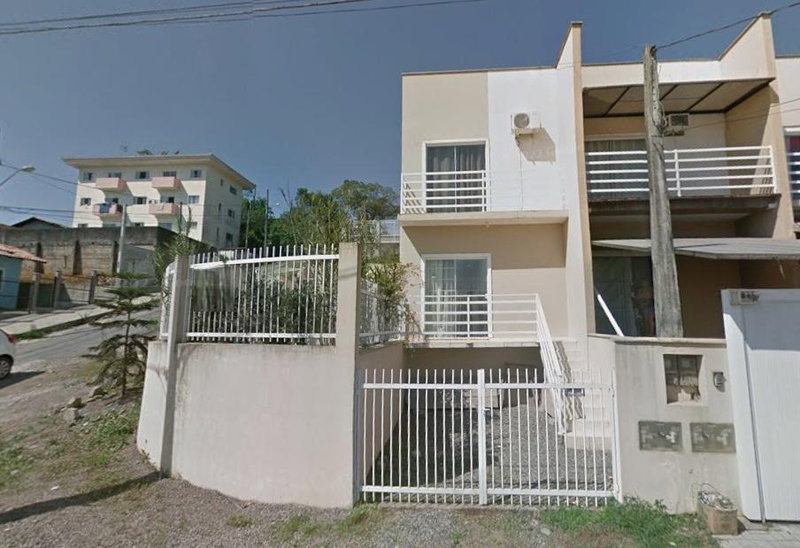 Casa com 76m², 2 quartos, ocupada, em condomínio
