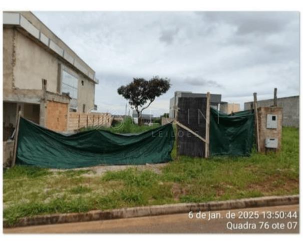 Terreno em Loteamento Parque do Distrito - Desocupado