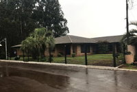 Casa de alto padrão com 5 suítes e 700m² em condomínio fechado