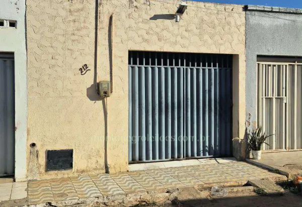 Casa com 2 quartos, 1 banheiro e 100m² de área construída em terreno de 150m²