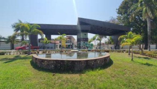 Casa em Condomínio com 5 Quartos e 5 Banheiros em Manaus