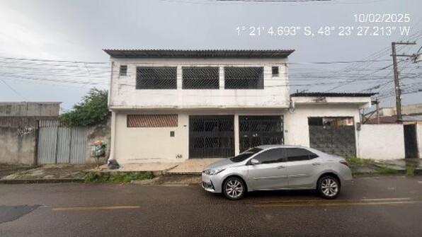 Casa com 4 quartos, 2 banheiros, 2 vagas e 257m² área privativa