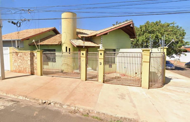 Casa com 3 Dorms, 2 Banheiros e 179m² em Campo Grande
