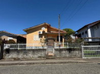 Casa com 3 Quartos e 325m² de Terreno em Içara/SC