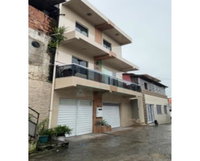 Sobrado 3 dorms 2 banheiros 144m² Malembá - Candeias/BA