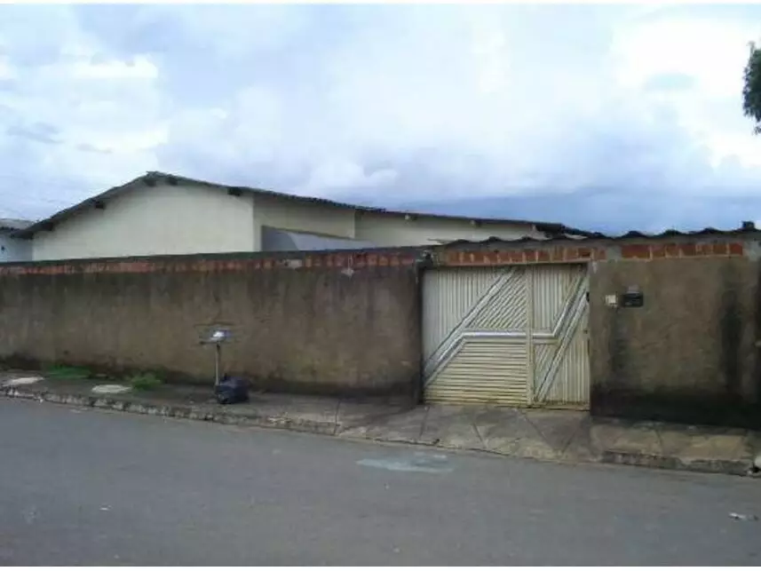 Casa em Leilão com 254m² Construída no Parque Atheneu