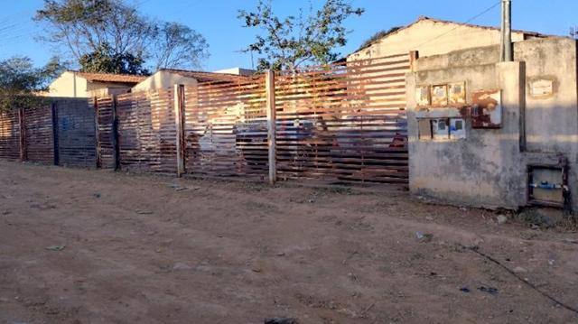 Casa residencial com 3 quartos, ocupada, em condomínio fechado