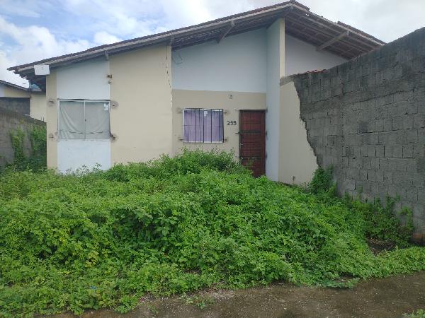 Casa aconchegante com 2 quartos, 1 vaga e área construída