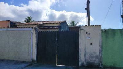 Casa padrão com 2 quartos, 1 banheiro, área construída 99,75m², ocupada