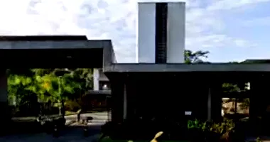 Casa em Leilão com 688m² Construída em Condomínio Fechado